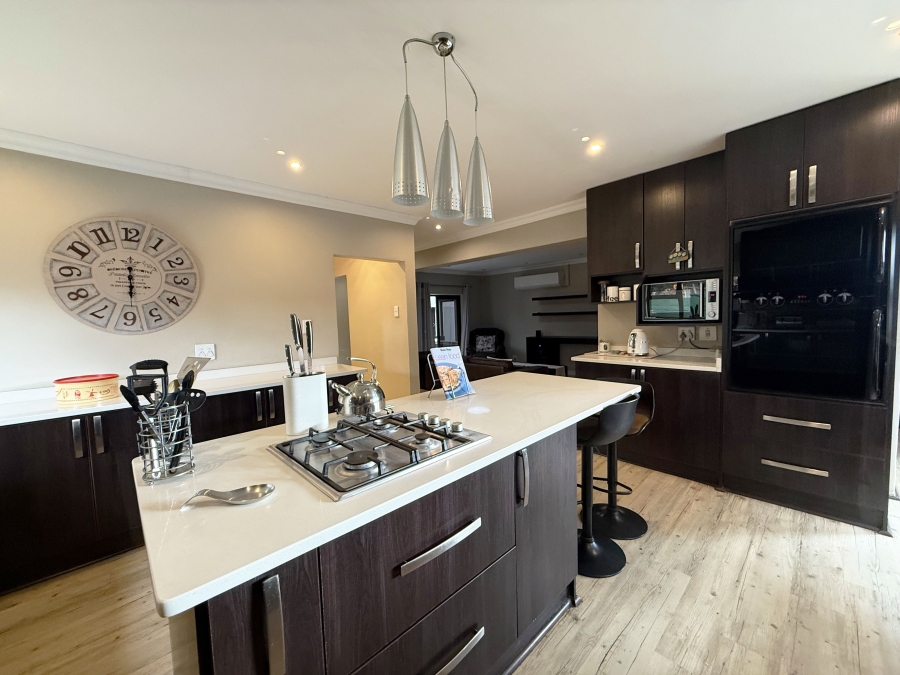 To Let 5 Bedroom Property for Rent in Van Der Hoff Park North West